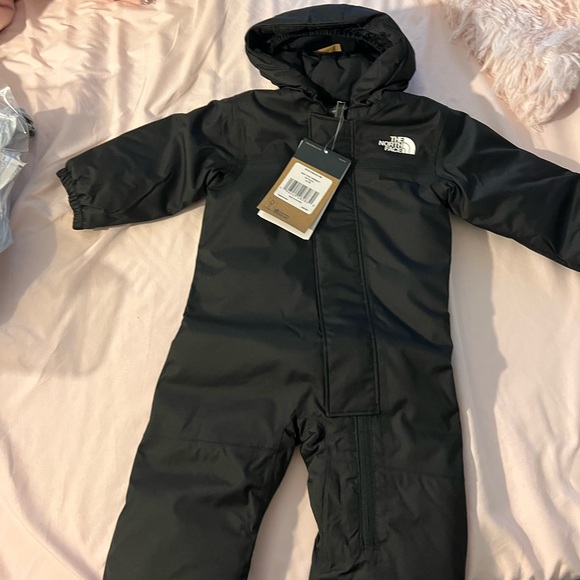 Brand New never worn North face snowsuit - Picture 1 of 1